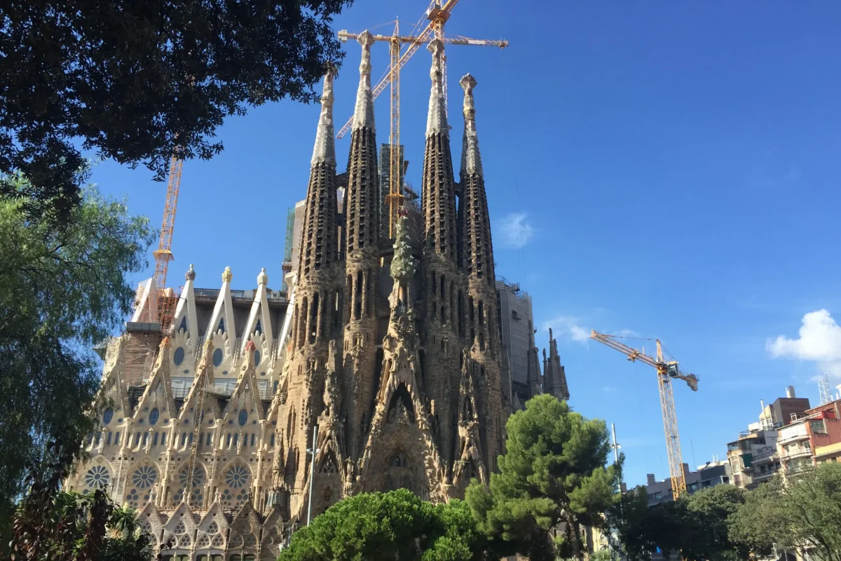 Ligia_Estrada_liestrada_1053-barcelona_basilica-de-la-sagrada-familia_2023-04-18_1210-am-scaled