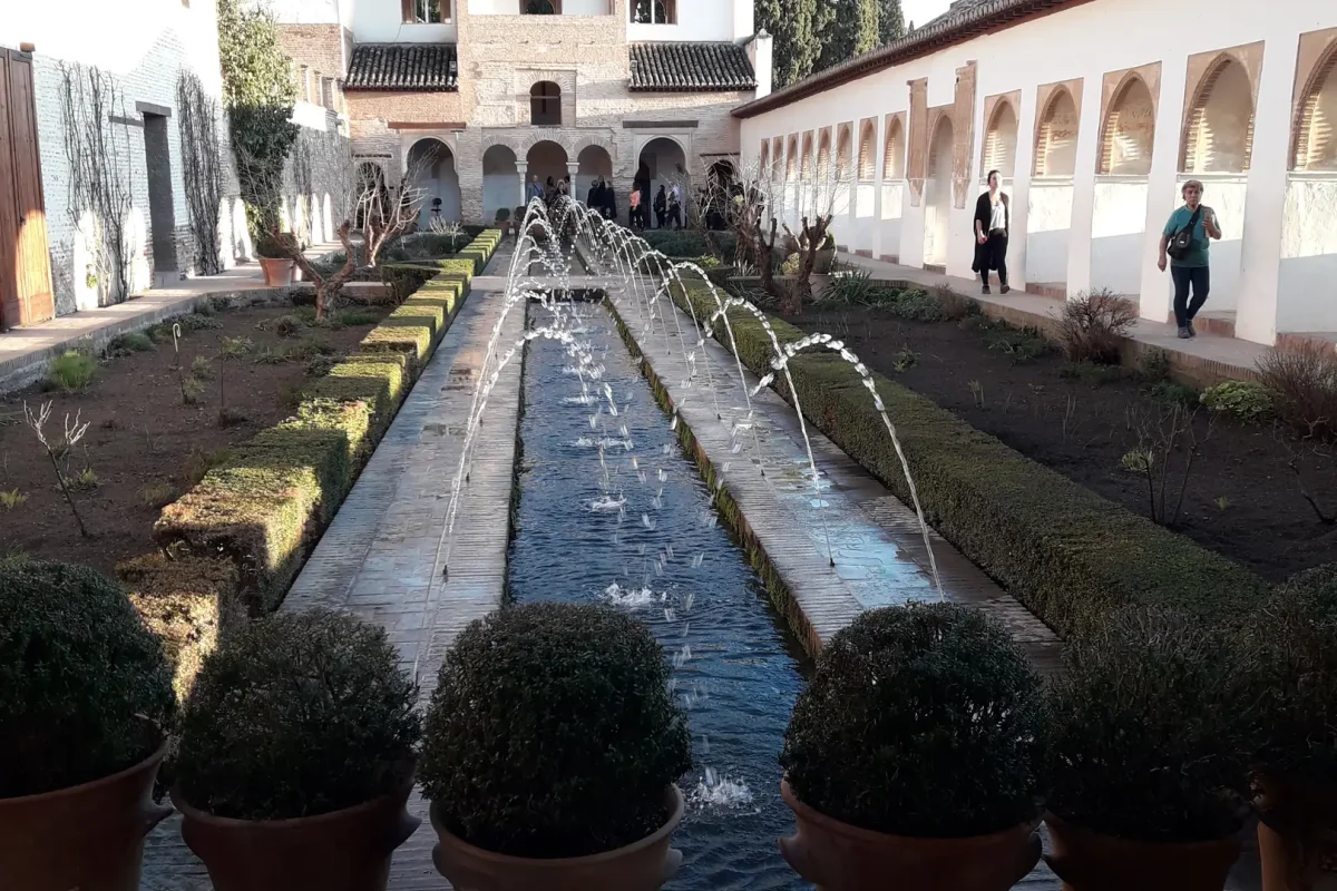 ferca83_1067-granada_patio-de-la-acequia_2019-10-21_819-pm-e1572444815996